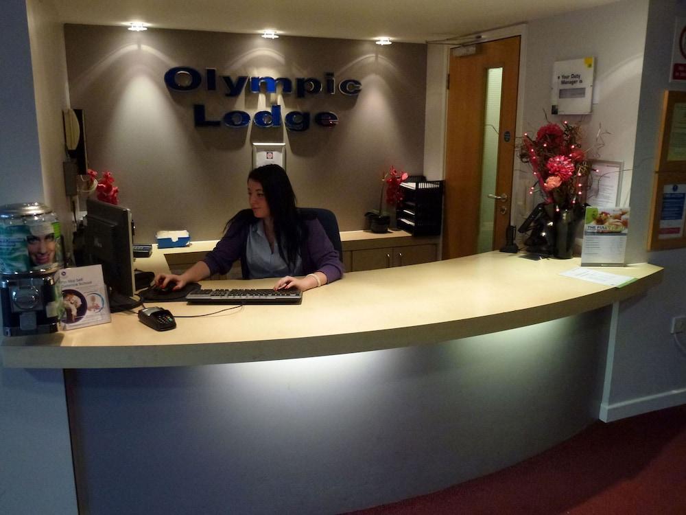 The Olympic Lodge Aylesbury  Zewnętrze zdjęcie