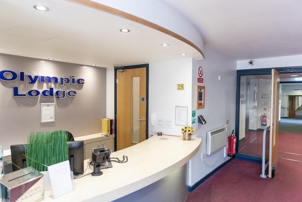 The Olympic Lodge Aylesbury  Zewnętrze zdjęcie