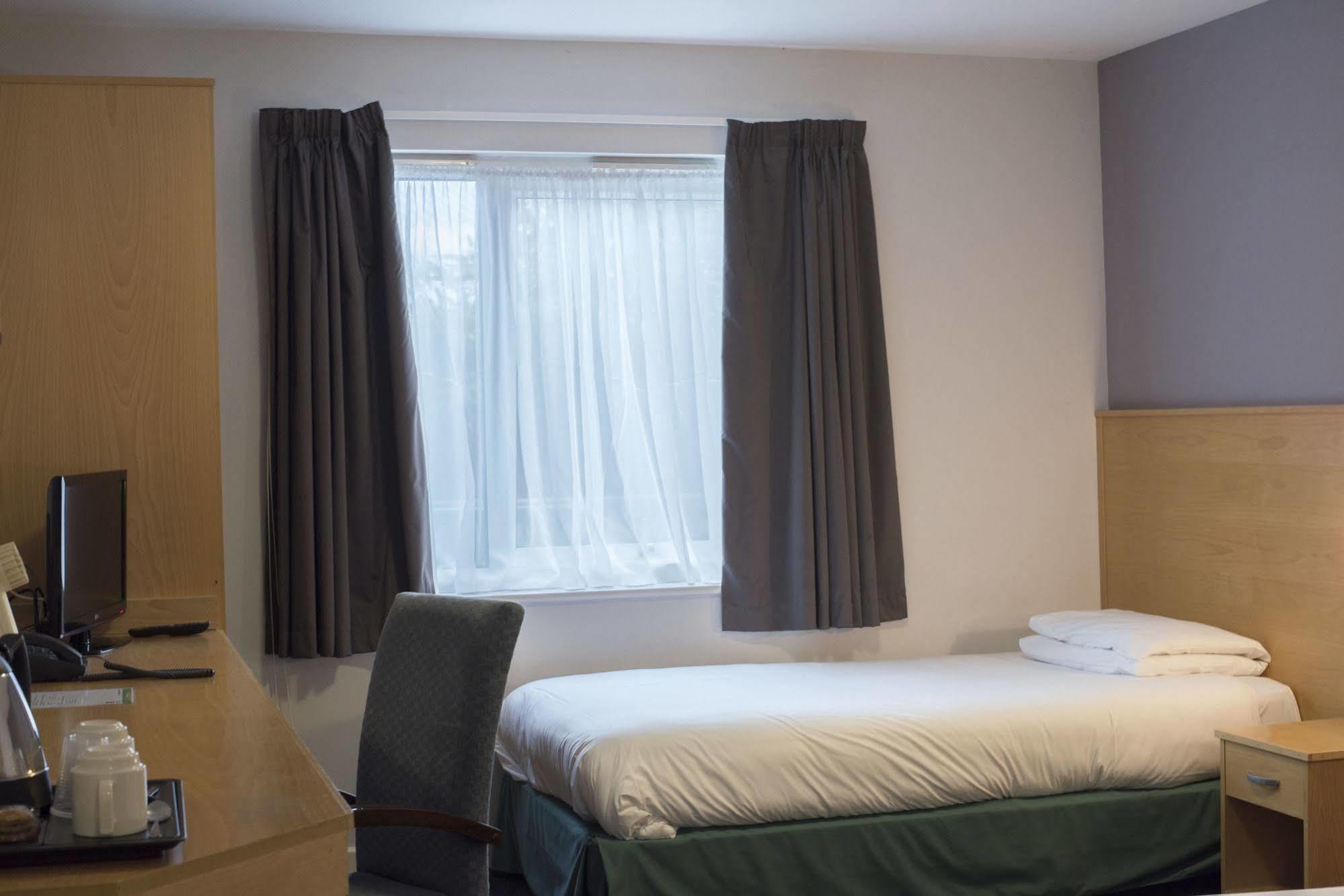 The Olympic Lodge Aylesbury  Zewnętrze zdjęcie