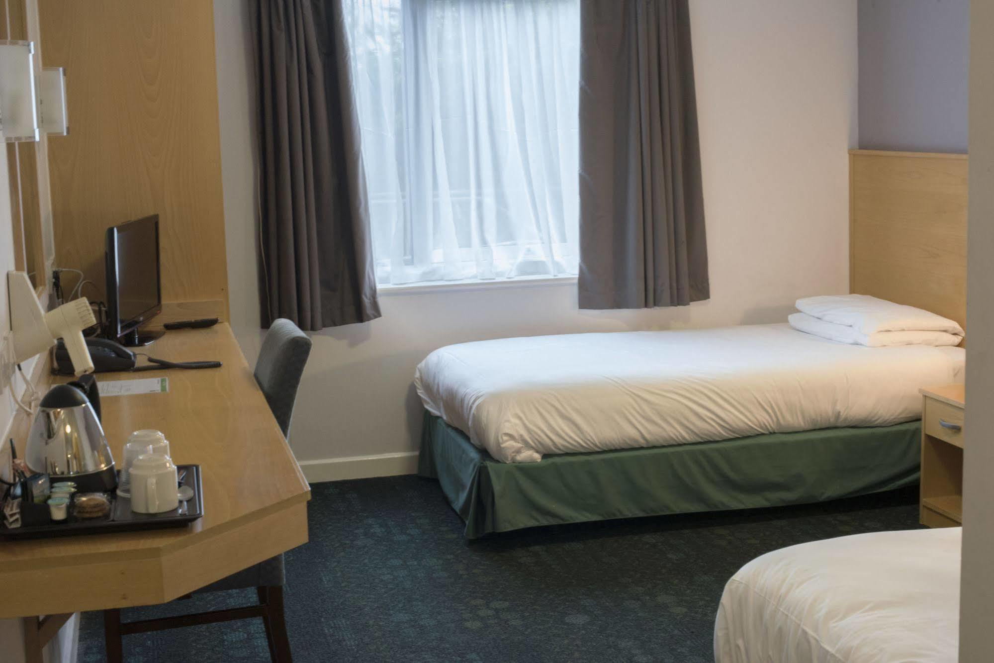The Olympic Lodge Aylesbury  Zewnętrze zdjęcie