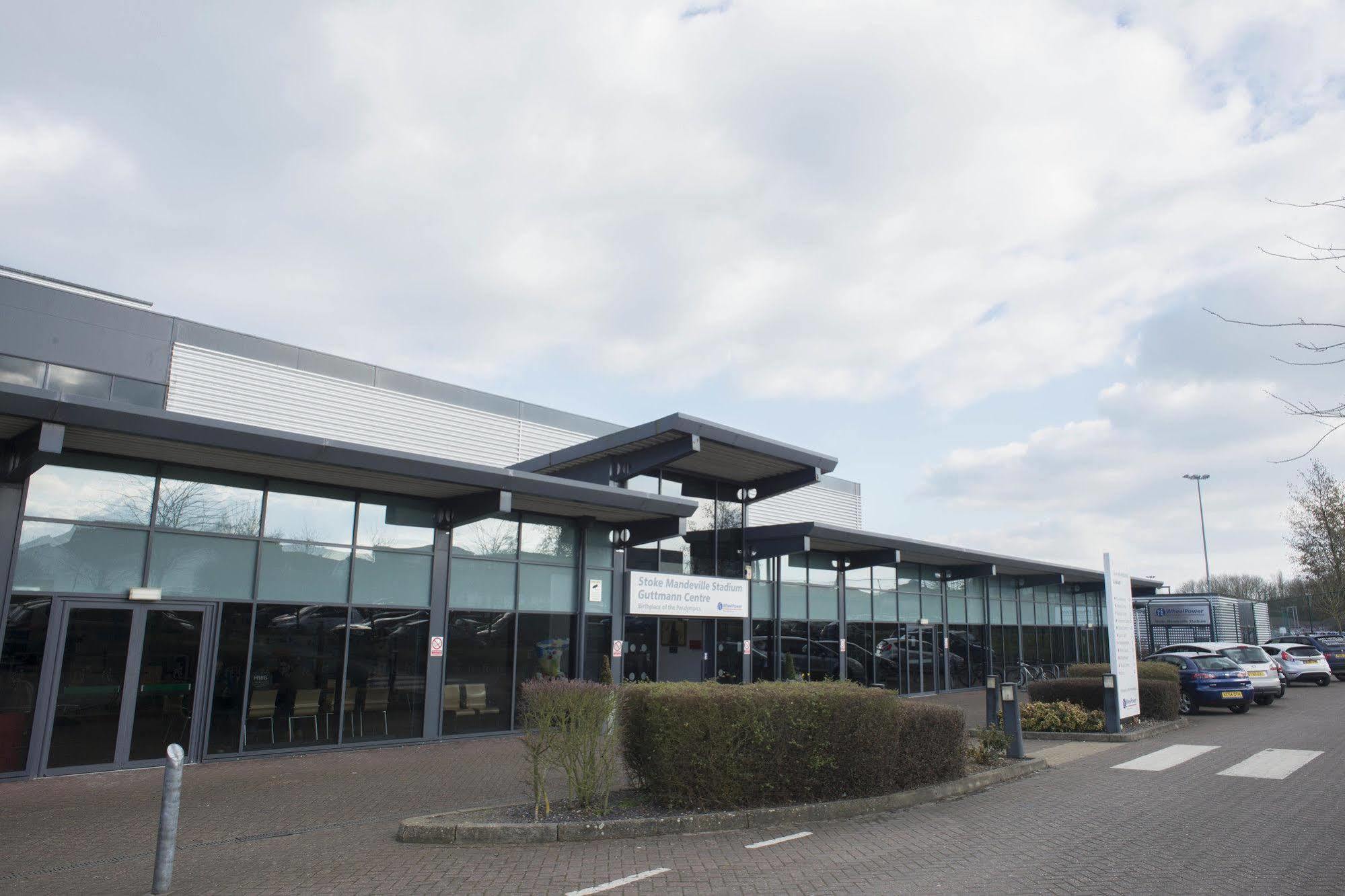 The Olympic Lodge Aylesbury  Zewnętrze zdjęcie